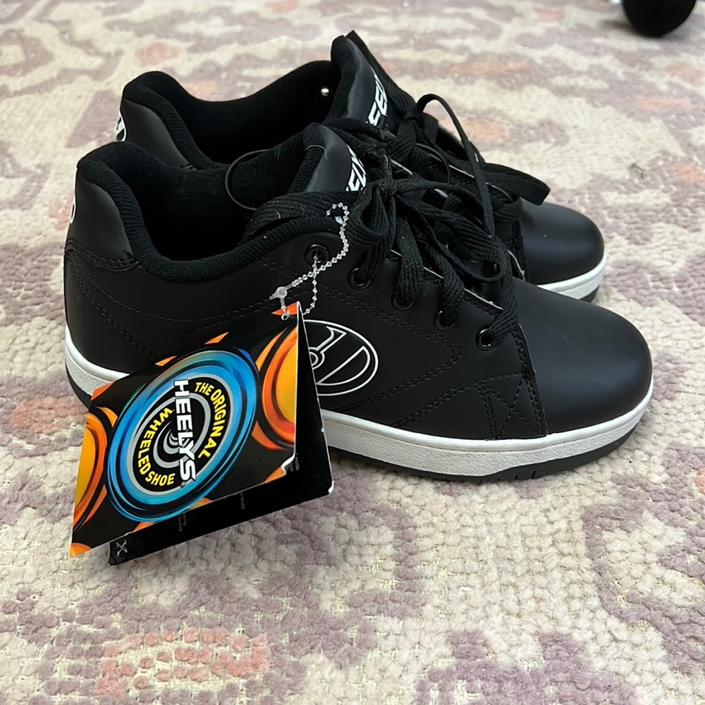 Heelys- Youth 7 NWT